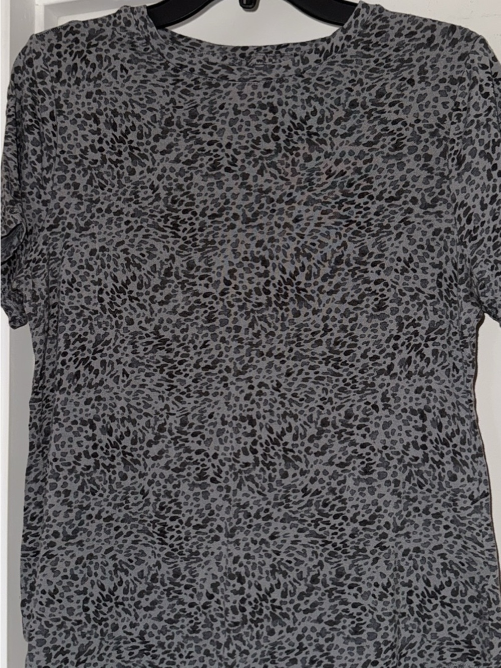 Old Navy Gray and Black Leopard Print Short Sleeve Tee